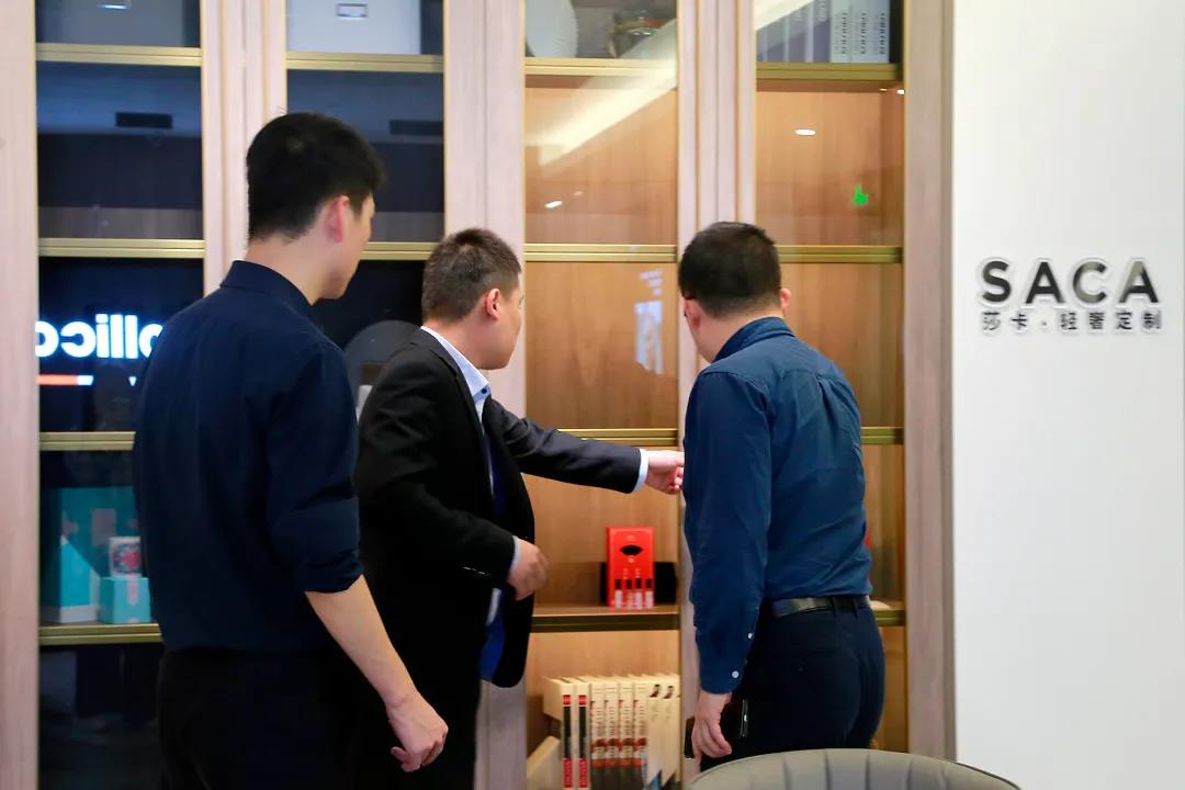 SACA：聚势谋远 携手共赢｜居然之家领导莅临SACA莎卡轻奢定制总部考察交流(图2)