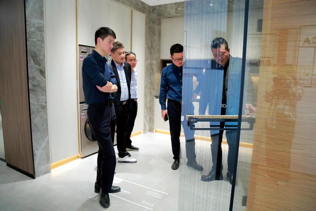 SACA：聚势谋远 携手共赢｜居然之家领导莅临SACA莎卡轻奢定制总部考察交流(图4)